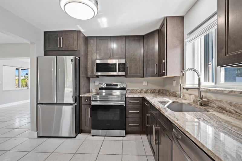 Image 18 of 45 For 1900 33rd Ave