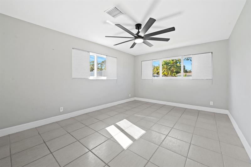 Image 23 of 45 For 1900 33rd Ave