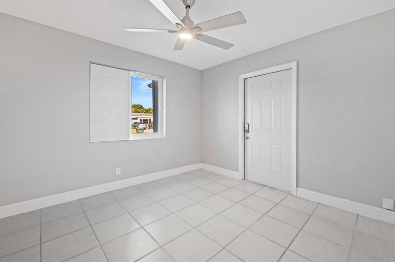 Image 26 of 45 For 1900 33rd Ave