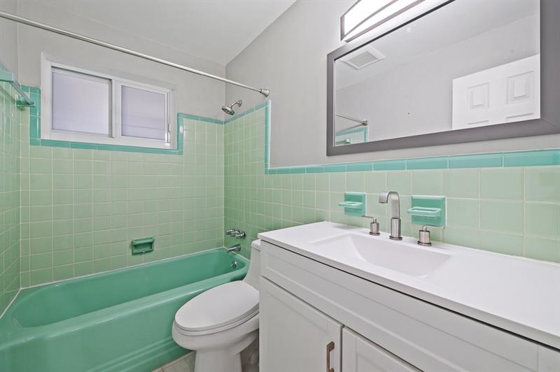 Image 27 of 45 For 1900 33rd Ave