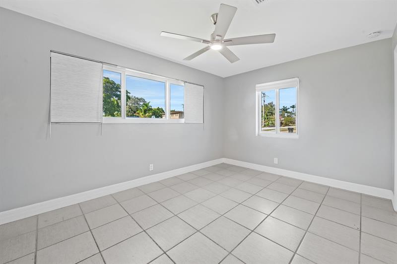 Image 31 of 45 For 1900 33rd Ave