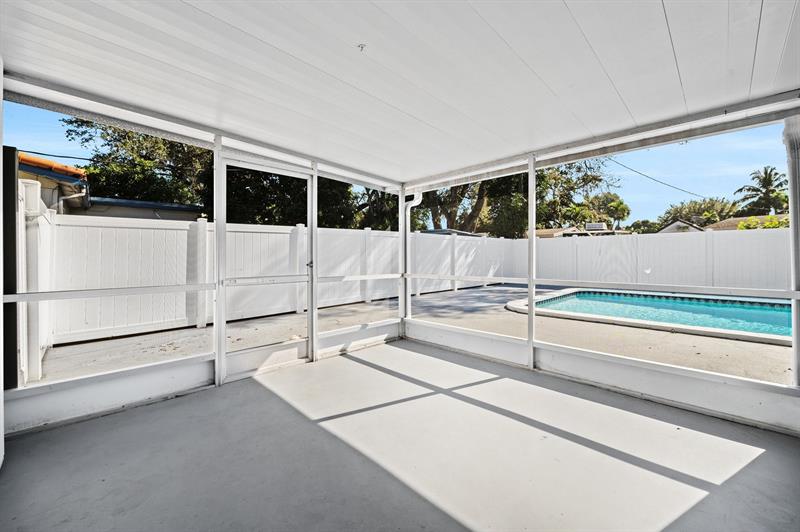 Image 33 of 45 For 1900 33rd Ave