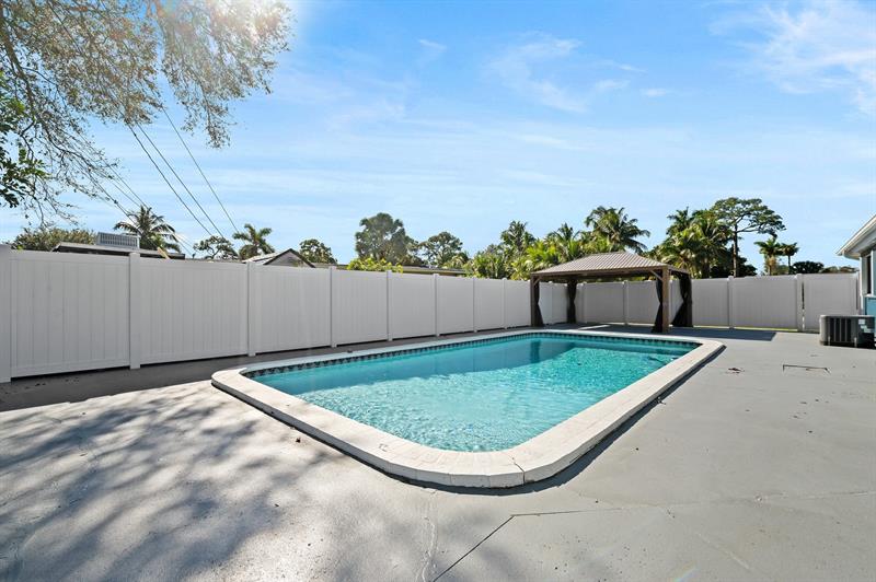 Image 35 of 45 For 1900 33rd Ave