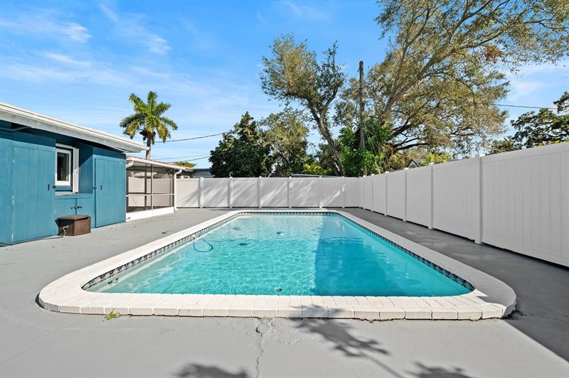 Image 38 of 45 For 1900 33rd Ave