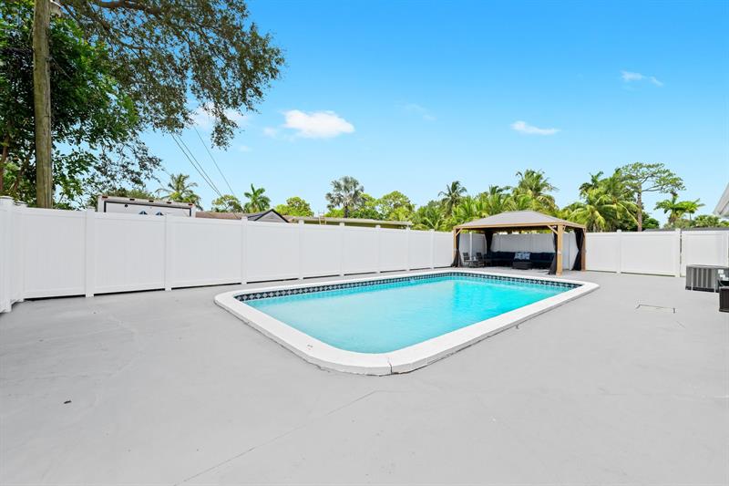 Image 39 of 45 For 1900 33rd Ave