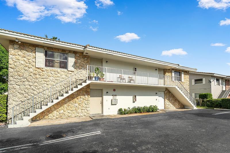 Image 3 of 3 For 4341 Riverside Drive #d