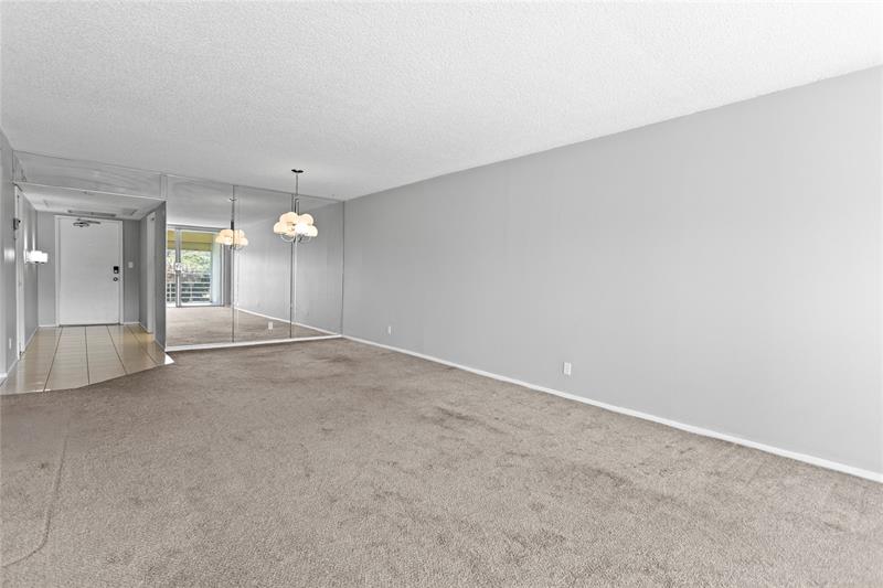 Image 12 of 22 For 575 Oaks Ln  403