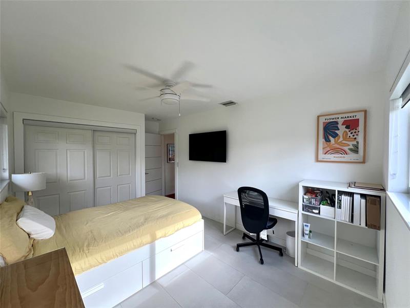 Image 17 of 35 For 1433 5th Ct  