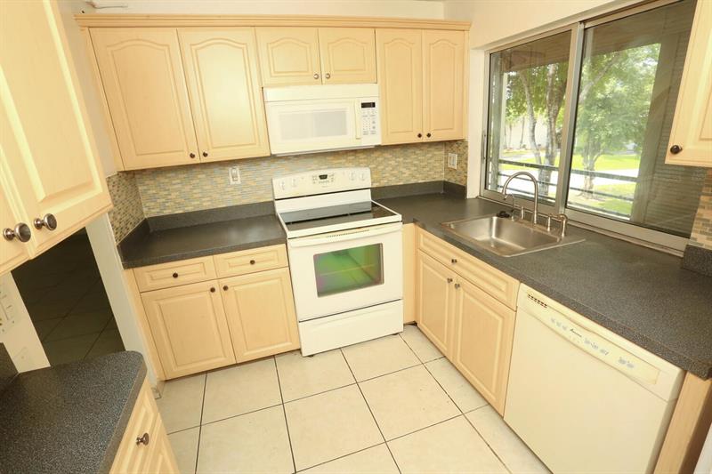 Image 15 of 30 For 9151 Lime Bay Blvd  310