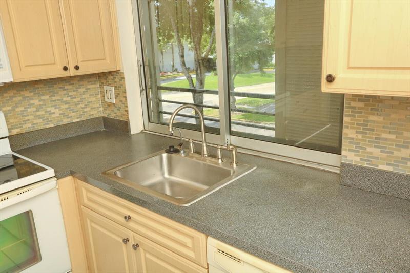 Image 16 of 30 For 9151 Lime Bay Blvd  310