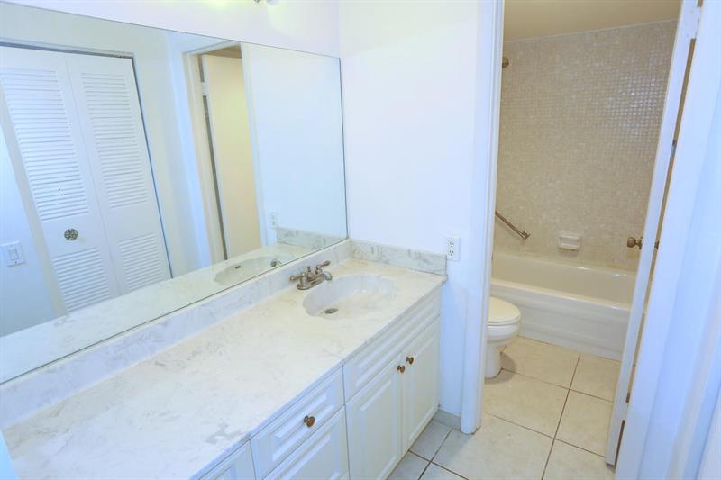 Image 21 of 30 For 9151 Lime Bay Blvd  310