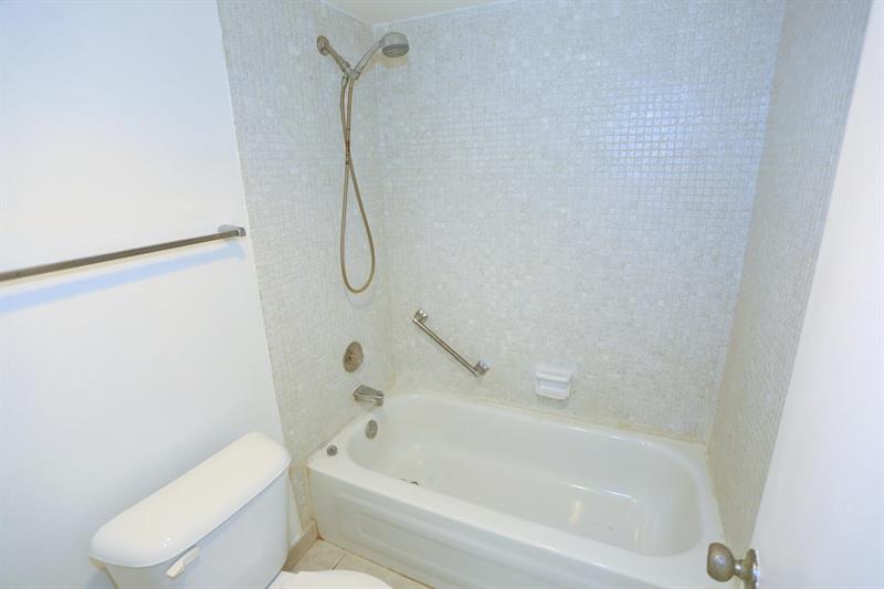 Image 22 of 30 For 9151 Lime Bay Blvd  310