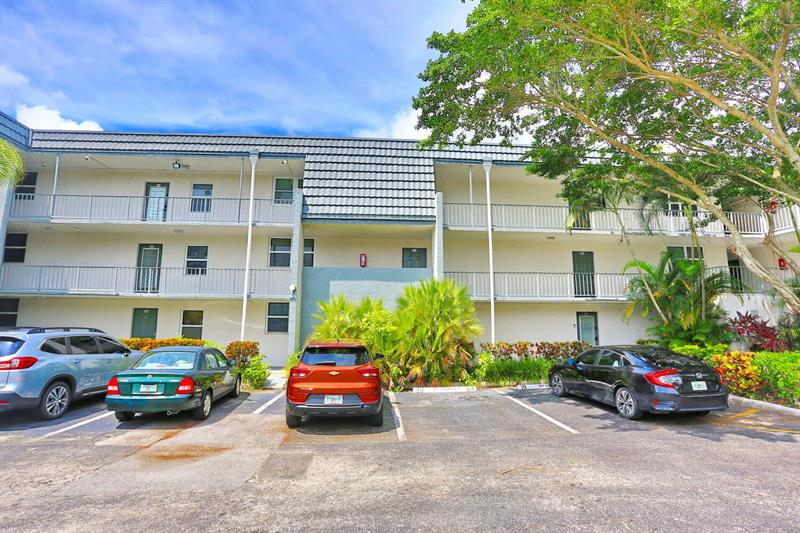 Image 5 of 30 For 9151 Lime Bay Blvd  310