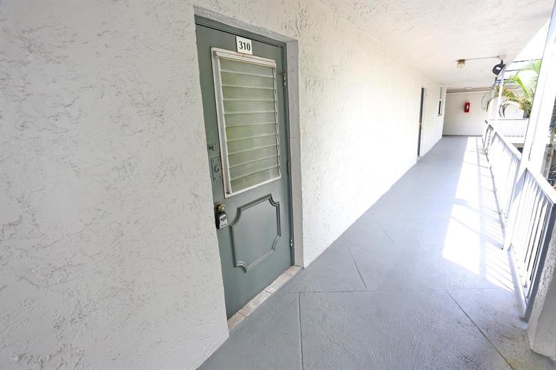Image 6 of 30 For 9151 Lime Bay Blvd  310