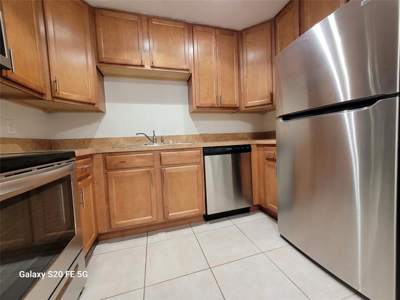 Image 4 of 15 For 10880 Royal Palm Blvd  10880