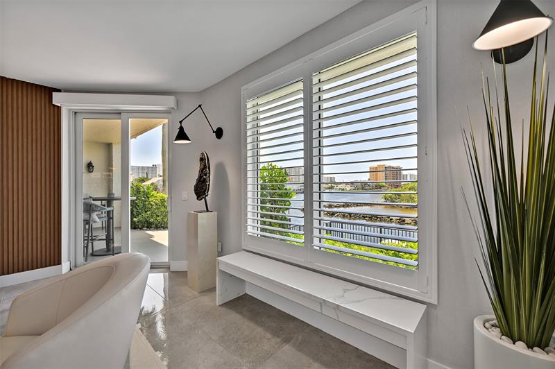 Image 11 of 52 For 2880 14th Street Cswy  108