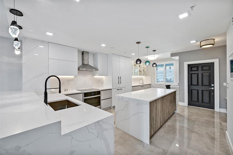 Image 15 of 52 For 2880 14th Street Cswy  108