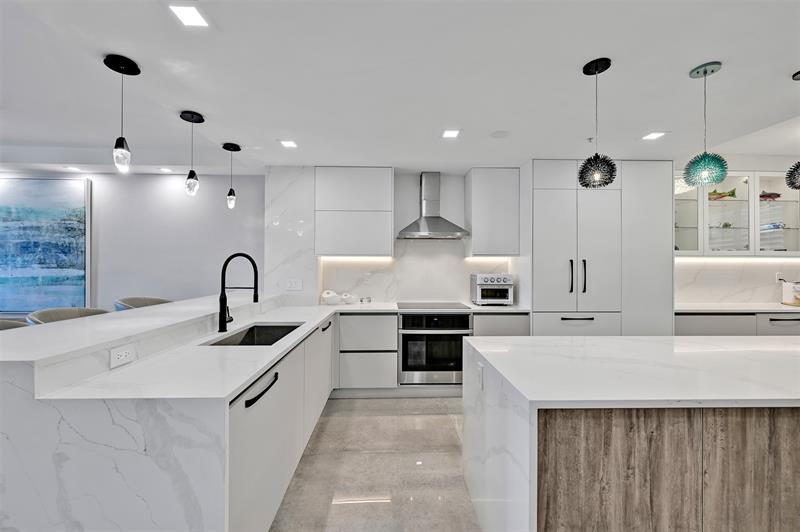 Image 16 of 52 For 2880 14th Street Cswy  108