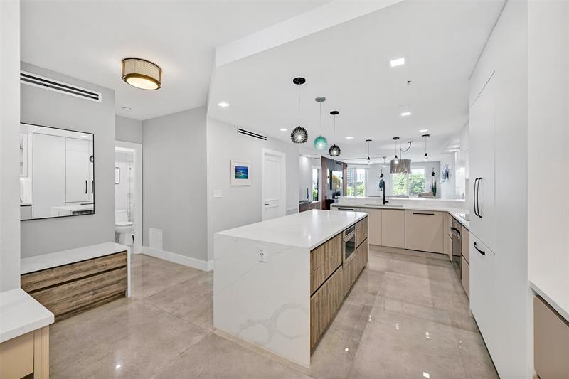 Image 17 of 52 For 2880 14th Street Cswy  108