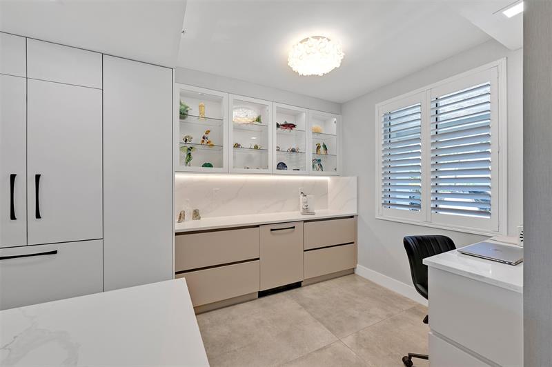 Image 18 of 52 For 2880 14th Street Cswy  108