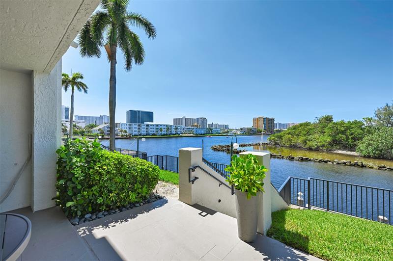 Image 21 of 52 For 2880 14th Street Cswy  108