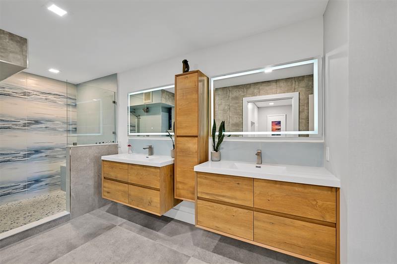 Image 26 of 52 For 2880 14th Street Cswy  108