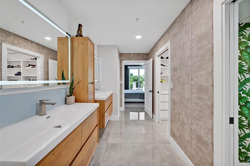 Image 27 of 52 For 2880 14th Street Cswy  108