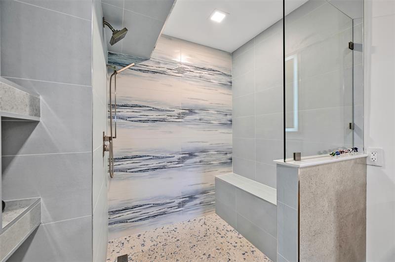 Image 28 of 52 For 2880 14th Street Cswy  108
