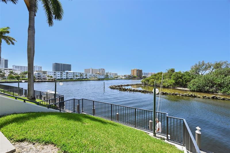 Image 3 of 52 For 2880 14th Street Cswy  108