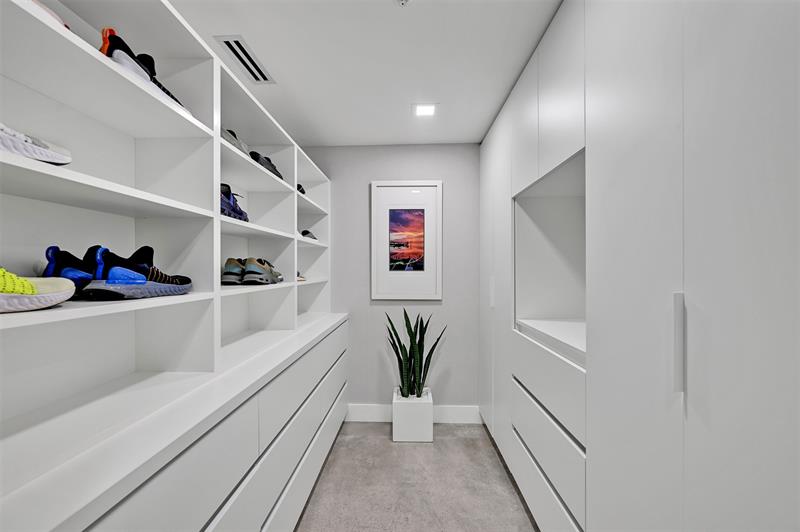 Image 30 of 52 For 2880 14th Street Cswy  108