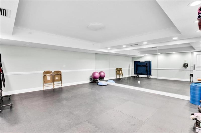 Image 43 of 52 For 2880 14th Street Cswy  108