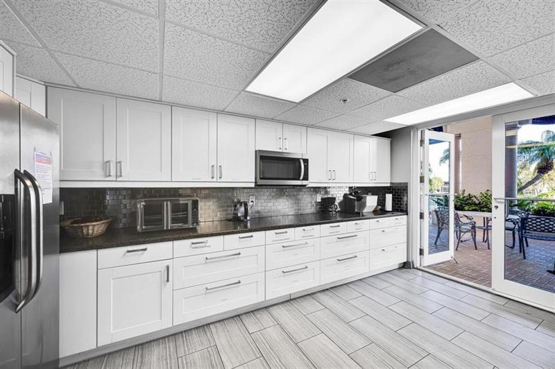 Image 44 of 52 For 2880 14th Street Cswy  108