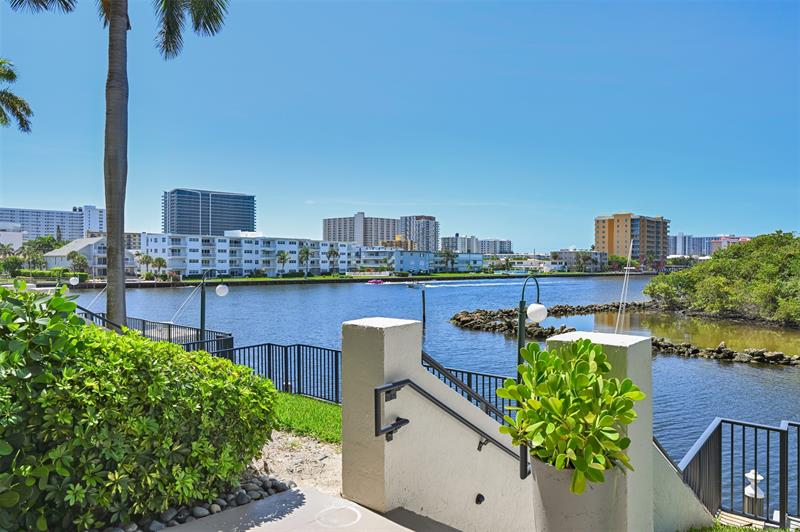 Image 46 of 52 For 2880 14th Street Cswy  108