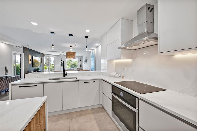 Image 50 of 52 For 2880 14th Street Cswy  108