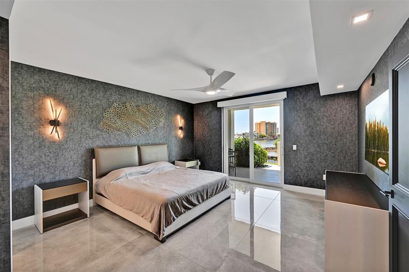 Image 6 of 52 For 2880 14th Street Cswy  108