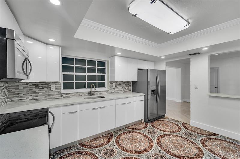 Image 10 of 25 For 7251 Grandview Blvd
