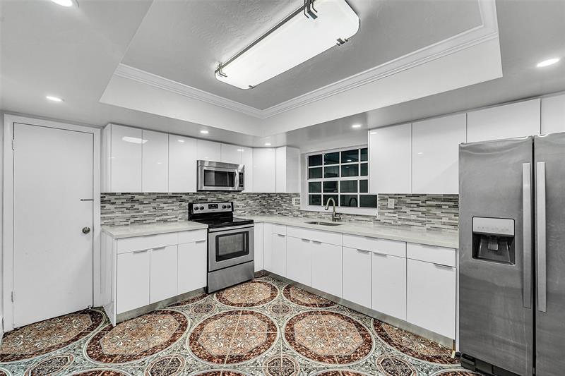 Image 11 of 25 For 7251 Grandview Blvd