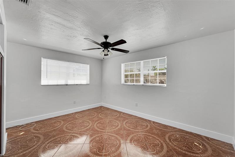 Image 12 of 25 For 7251 Grandview Blvd