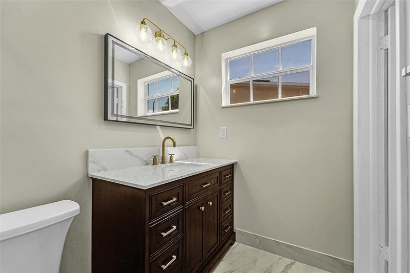 Image 16 of 25 For 7251 Grandview Blvd