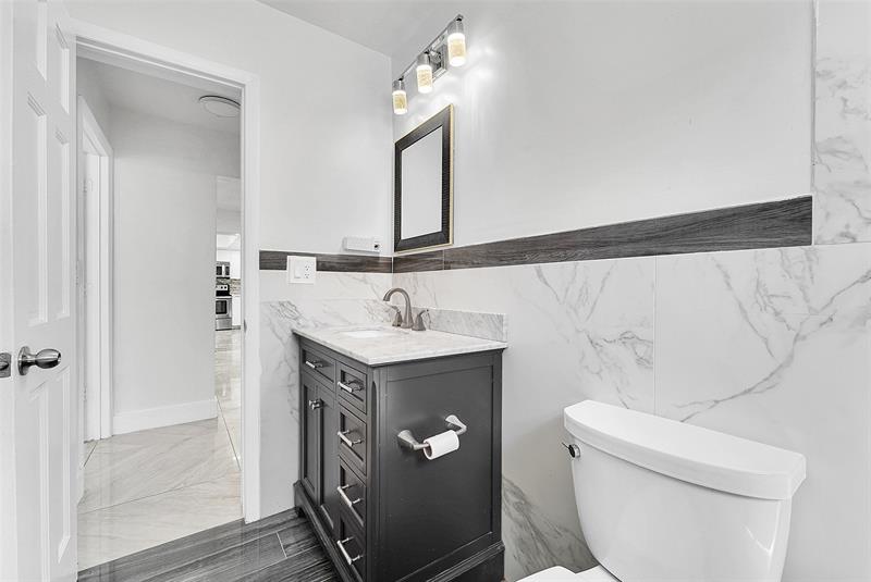 Image 18 of 25 For 7251 Grandview Blvd