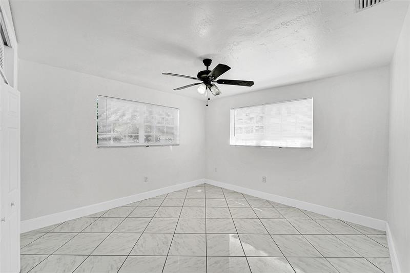 Image 21 of 25 For 7251 Grandview Blvd