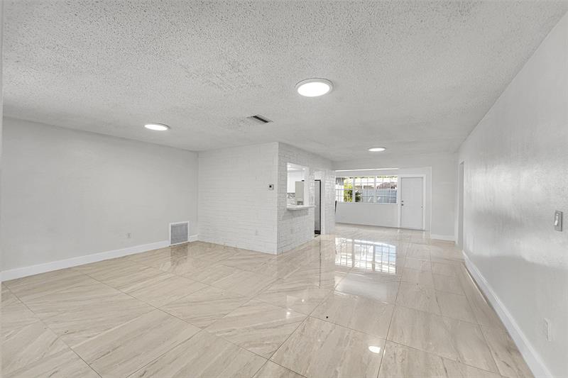 Image 5 of 25 For 7251 Grandview Blvd