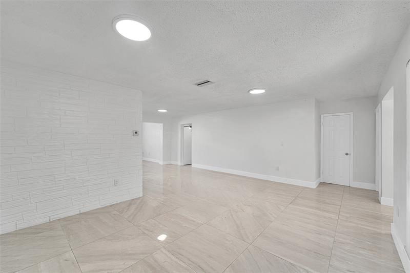 Image 6 of 25 For 7251 Grandview Blvd