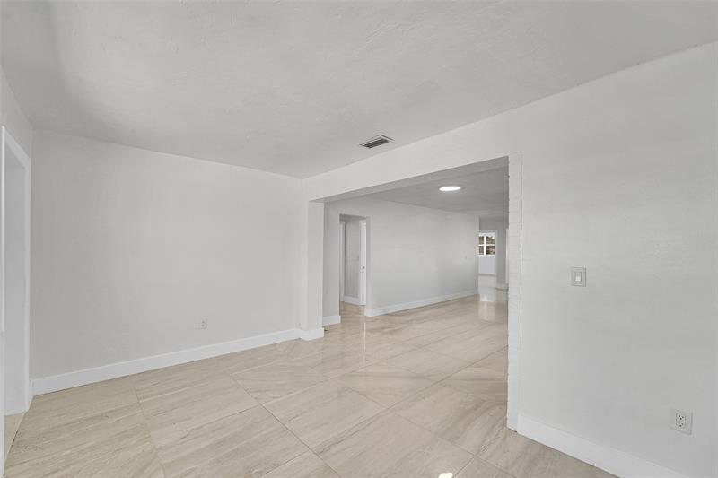 Image 8 of 25 For 7251 Grandview Blvd