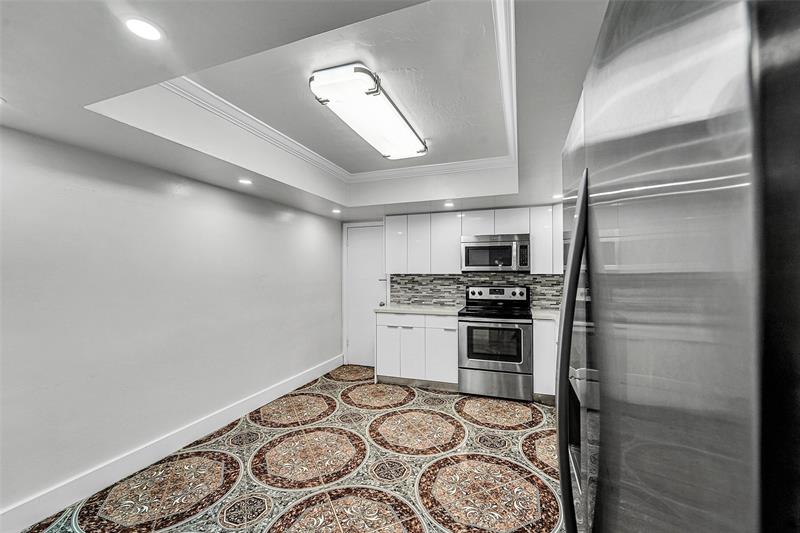 Image 9 of 25 For 7251 Grandview Blvd