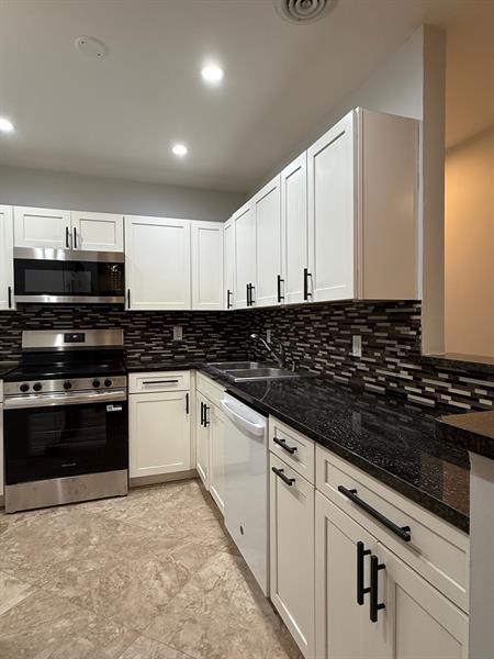 Image 3 of 19 For 5700 22nd Way  328