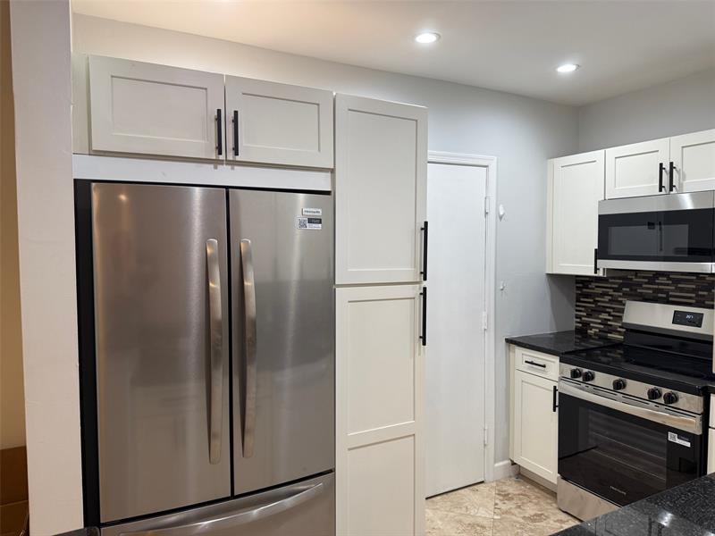 Image 5 of 19 For 5700 22nd Way  328