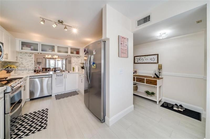 Image 4 of 22 For 2560 103rd Ave  406