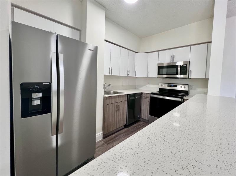 Details for 7707 7 Street  2-909, Miami, FL 33126