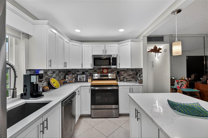 Image 21 of 37 For 293 Normandy G  